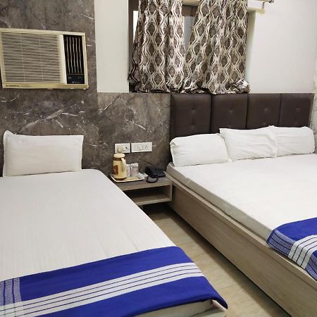 Hotel Gateway Kailash Varanasi Bagian luar foto