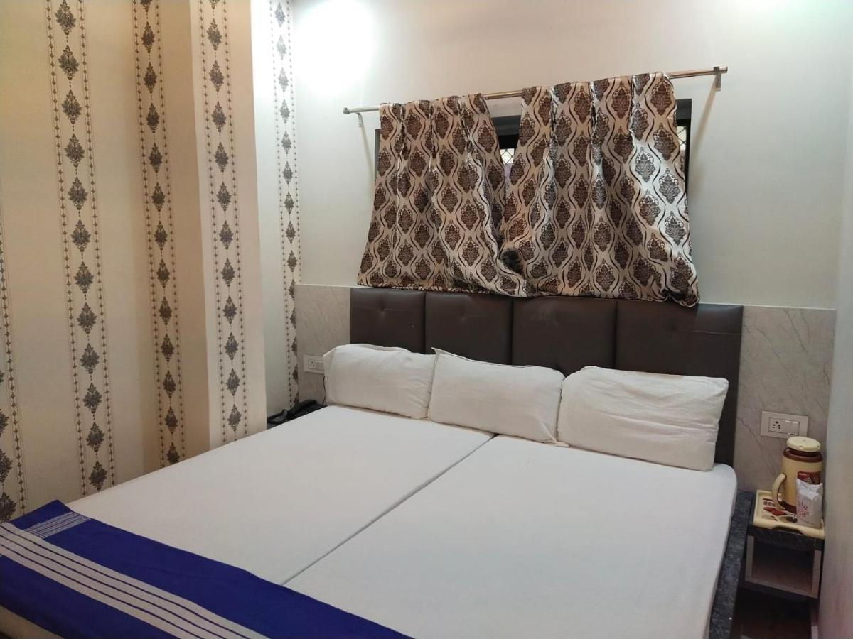 Hotel Gateway Kailash Varanasi Bagian luar foto