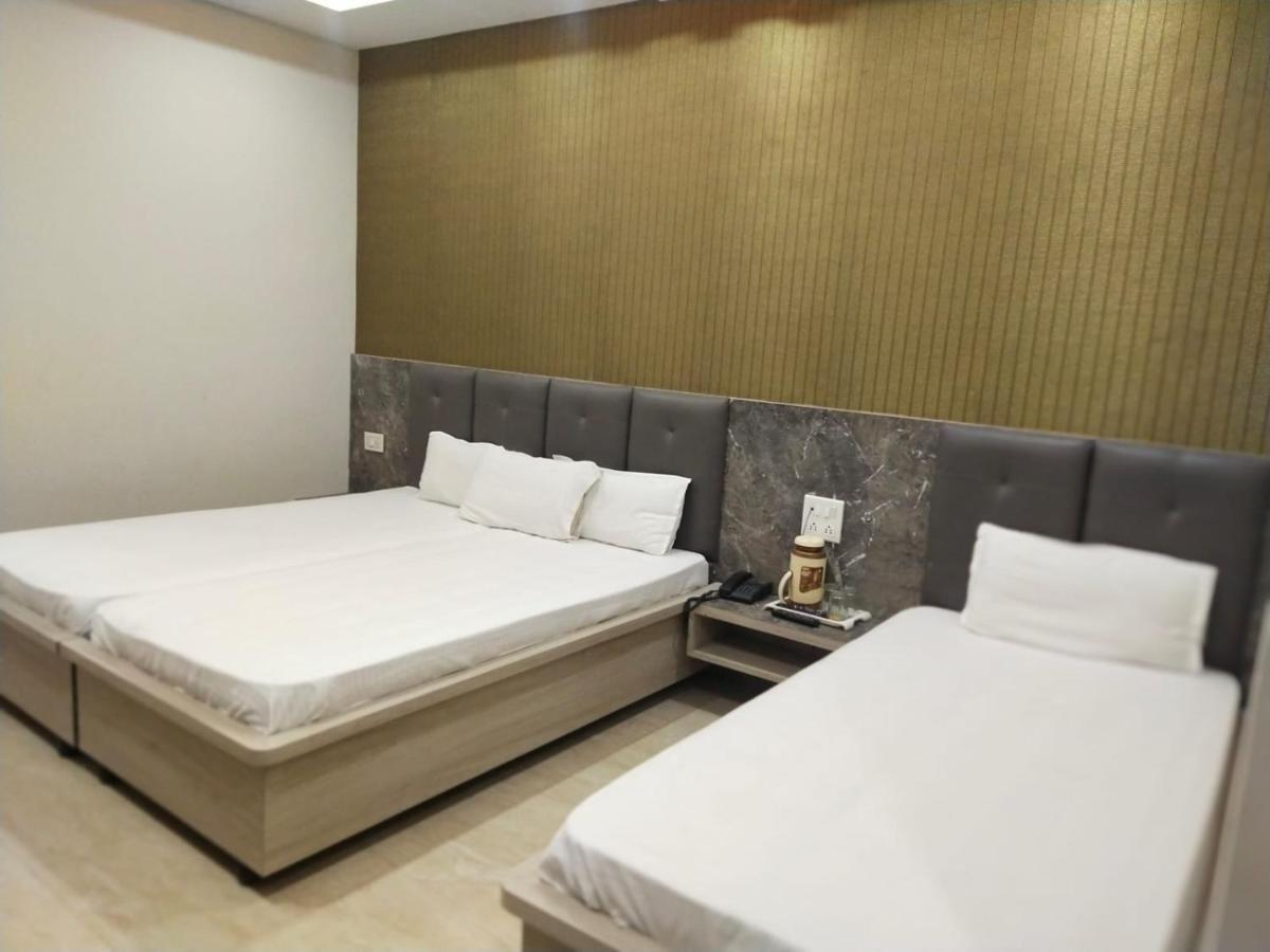 Hotel Gateway Kailash Varanasi Bagian luar foto