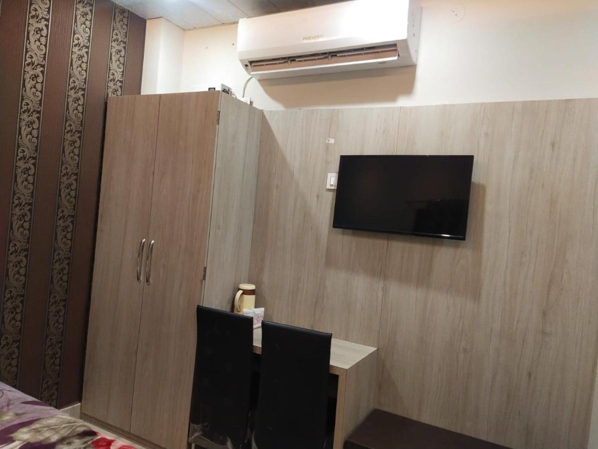 Hotel Gateway Kailash Varanasi Bagian luar foto