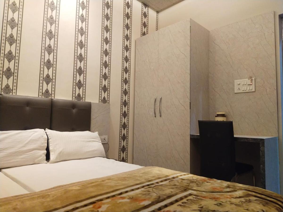 Hotel Gateway Kailash Varanasi Bagian luar foto