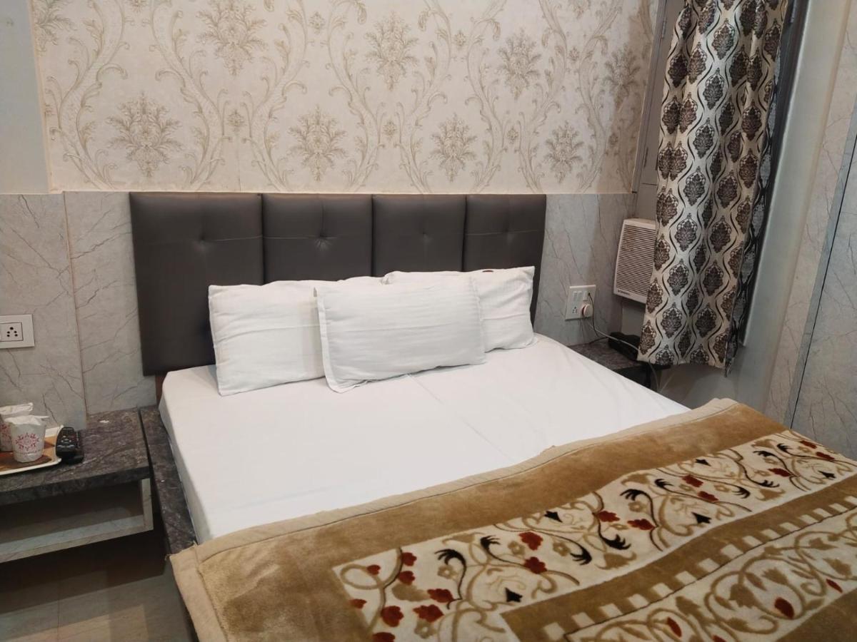Hotel Gateway Kailash Varanasi Bagian luar foto