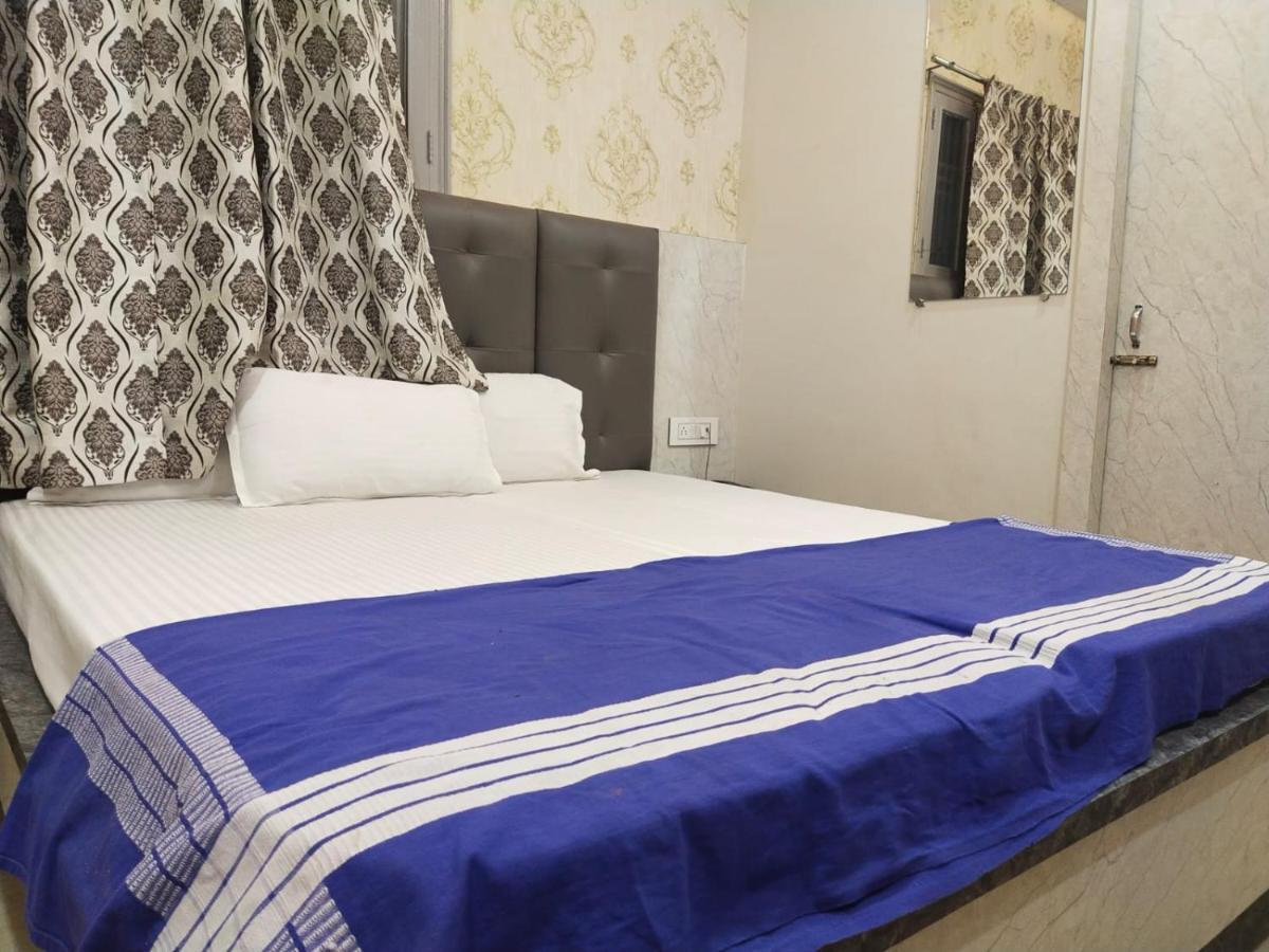 Hotel Gateway Kailash Varanasi Bagian luar foto