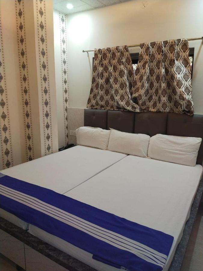 Hotel Gateway Kailash Varanasi Bagian luar foto