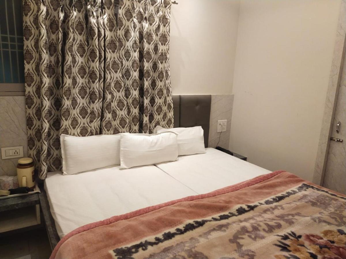 Hotel Gateway Kailash Varanasi Bagian luar foto