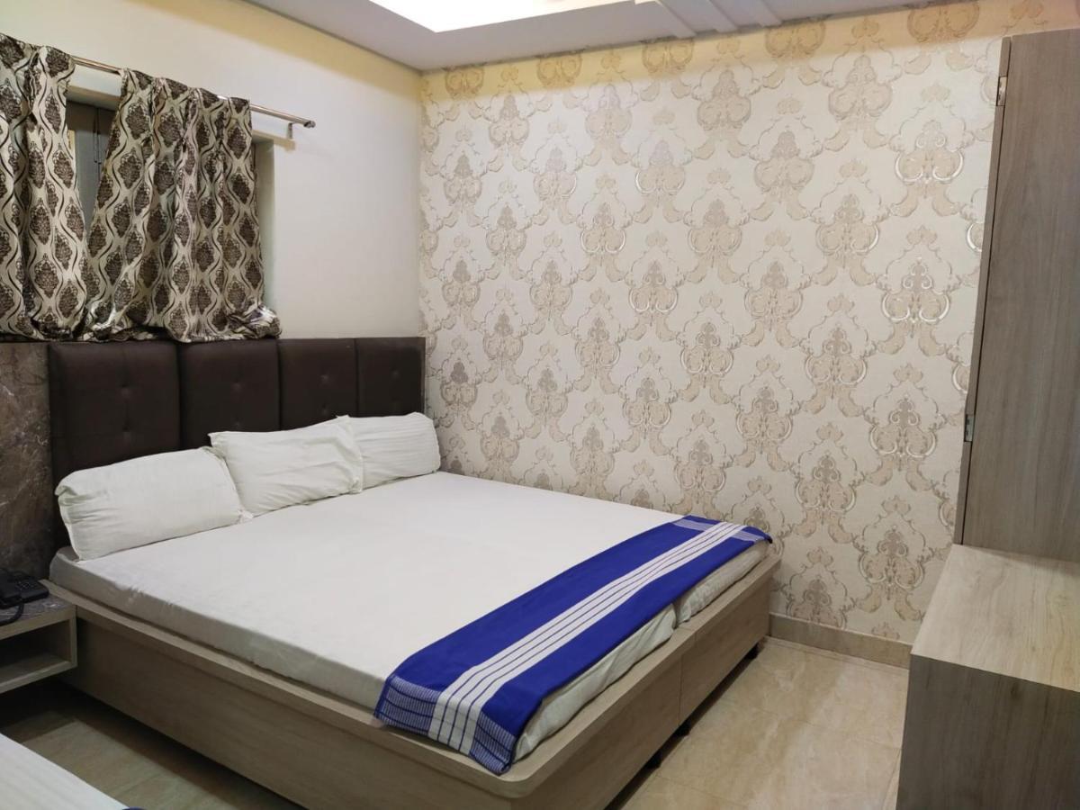 Hotel Gateway Kailash Varanasi Bagian luar foto