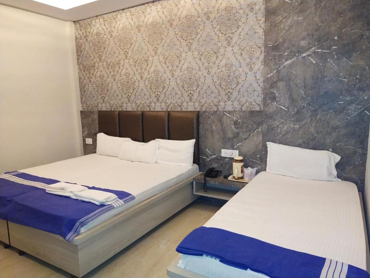 Hotel Gateway Kailash Varanasi Bagian luar foto