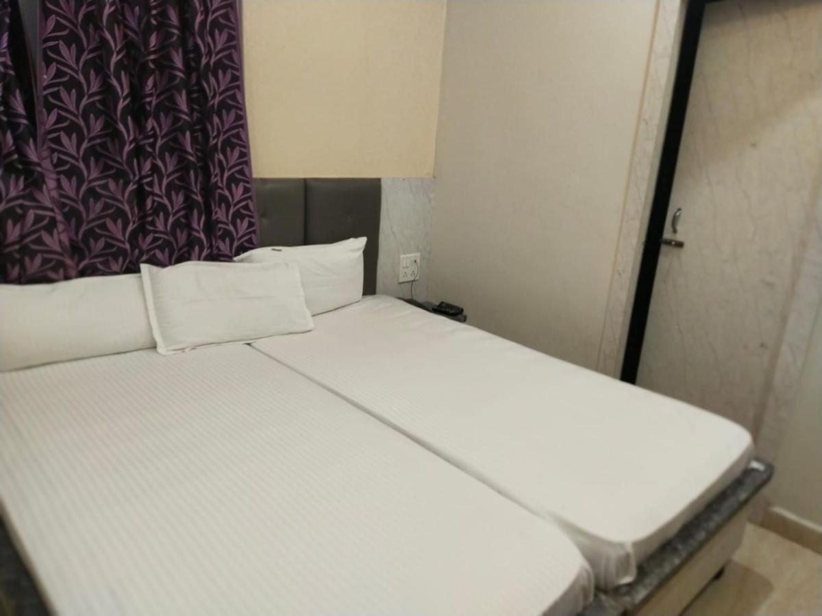 Hotel Gateway Kailash Varanasi Bagian luar foto