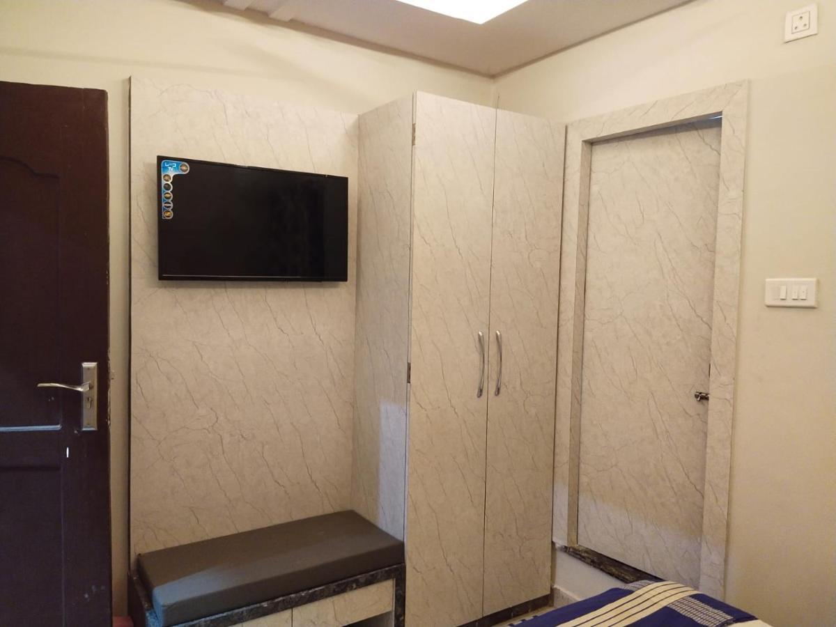 Hotel Gateway Kailash Varanasi Bagian luar foto