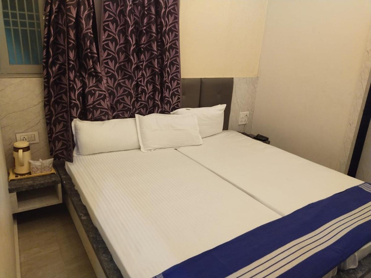 Hotel Gateway Kailash Varanasi Bagian luar foto