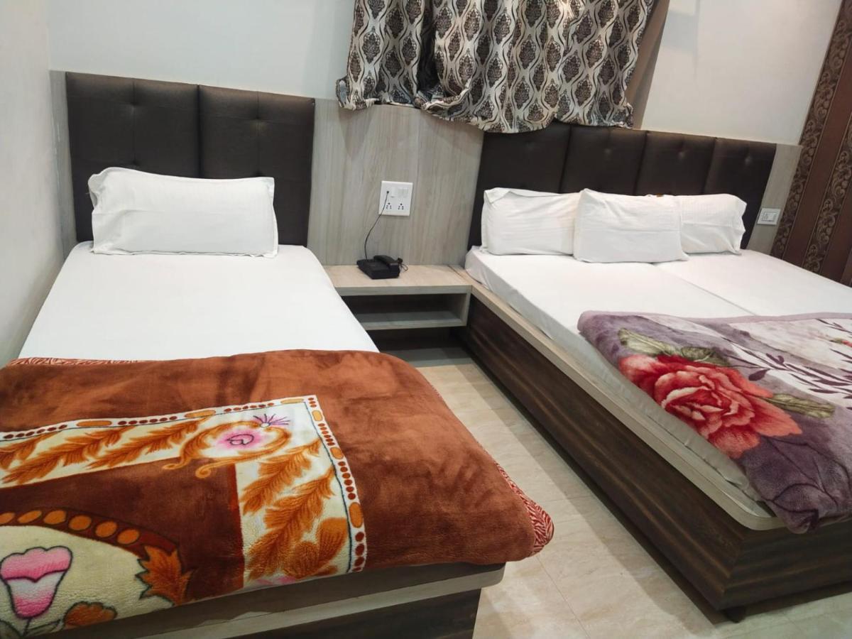 Hotel Gateway Kailash Varanasi Bagian luar foto