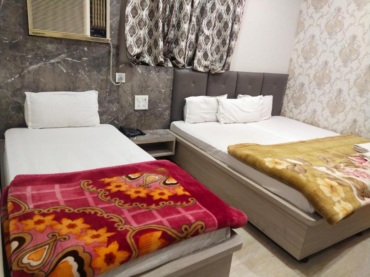 Hotel Gateway Kailash Varanasi Bagian luar foto