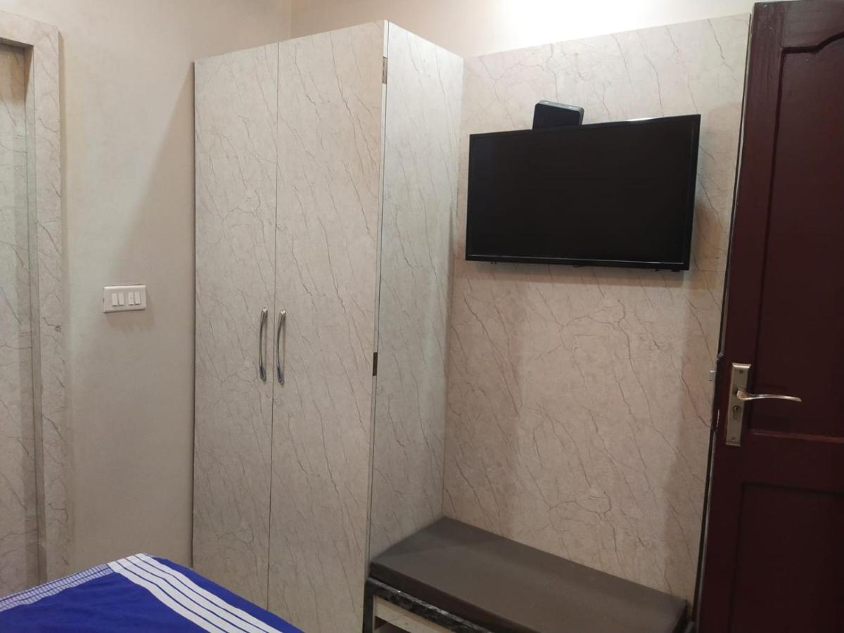 Hotel Gateway Kailash Varanasi Bagian luar foto