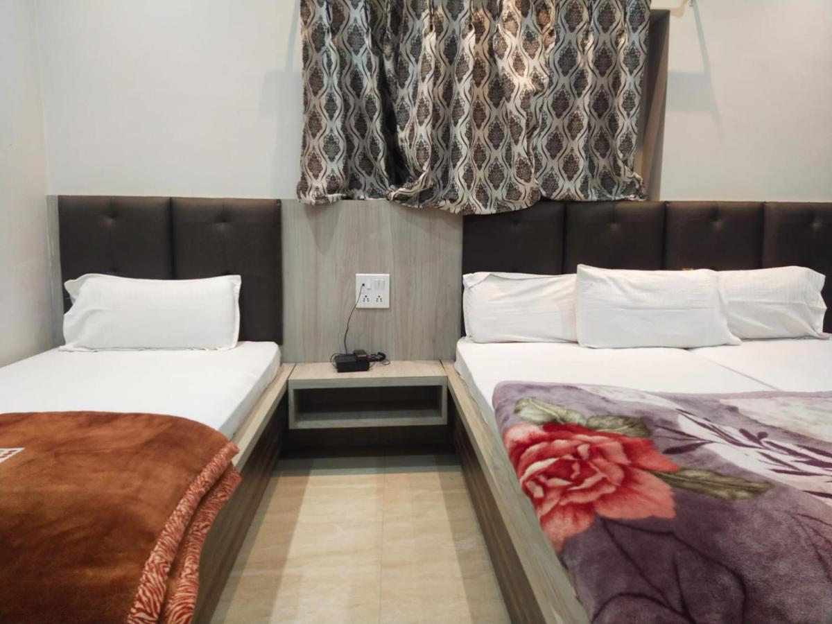 Hotel Gateway Kailash Varanasi Bagian luar foto