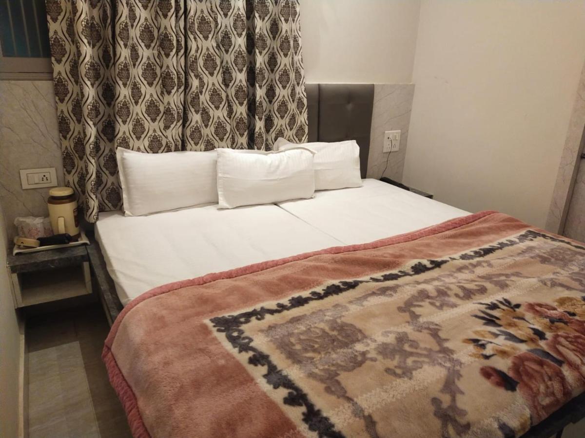 Hotel Gateway Kailash Varanasi Bagian luar foto