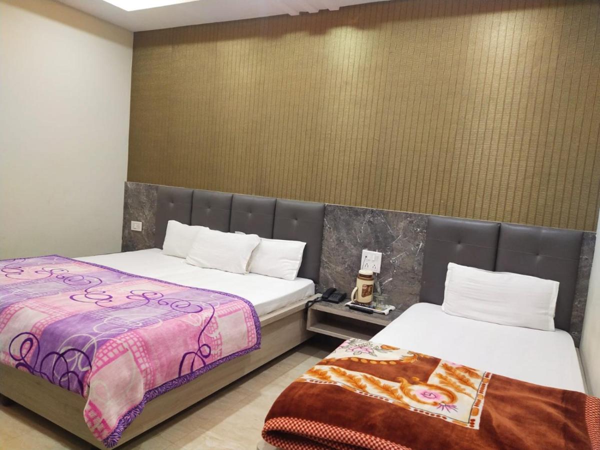Hotel Gateway Kailash Varanasi Bagian luar foto