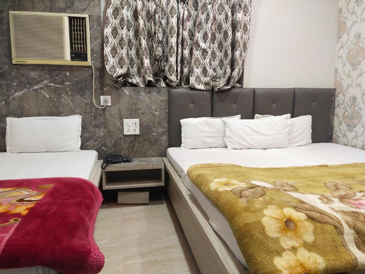 Hotel Gateway Kailash Varanasi Bagian luar foto