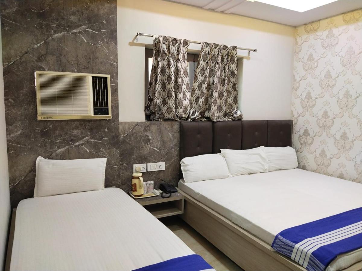 Hotel Gateway Kailash Varanasi Bagian luar foto