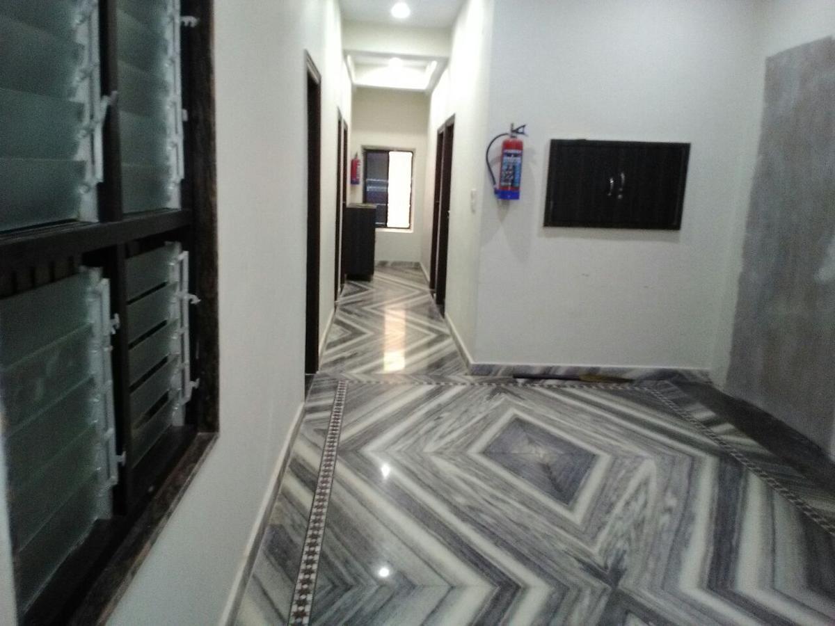 Hotel Gateway Kailash Varanasi Bagian luar foto