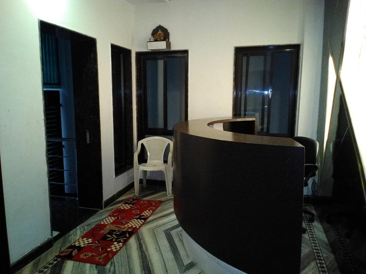 Hotel Gateway Kailash Varanasi Bagian luar foto